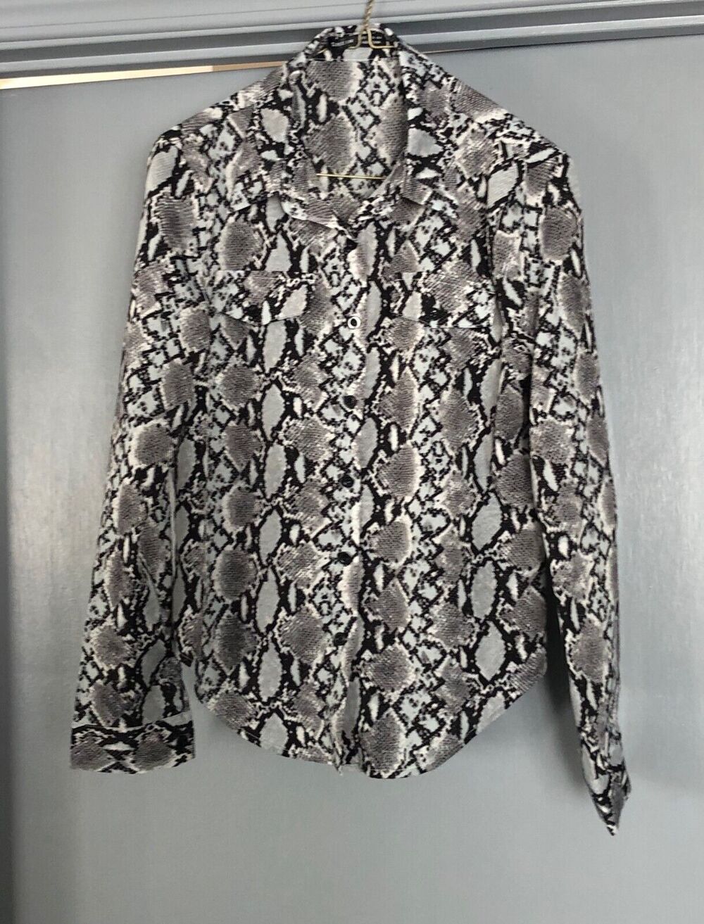 Snake Print Top Sz Small Womens button front Long Sleeve blouse Mobwife